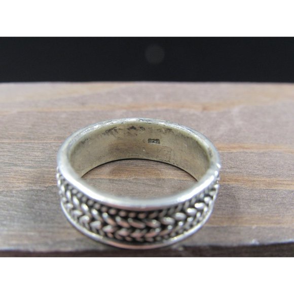 Size 7.75 Sterling Silver Tire Pattern Band Ring - Picture 3 of 6